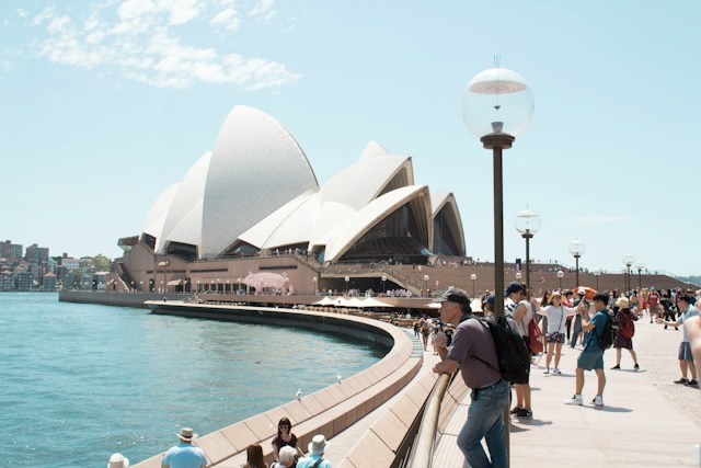 people by sydney opera house