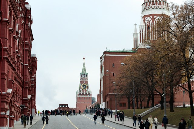 kremlin passage, view of spasskaya tower