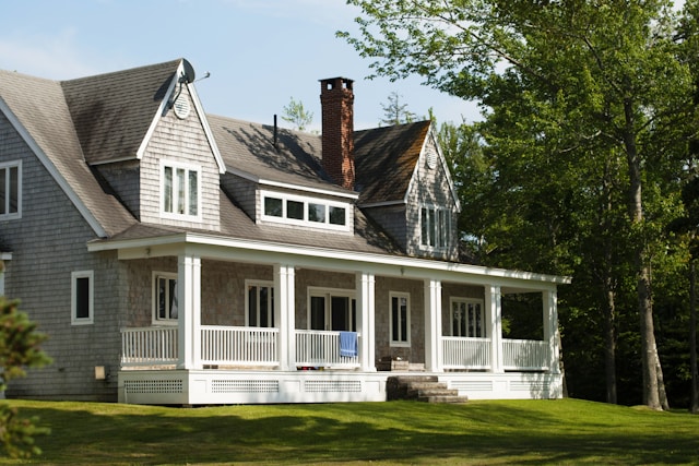 house in Maine in sunshine